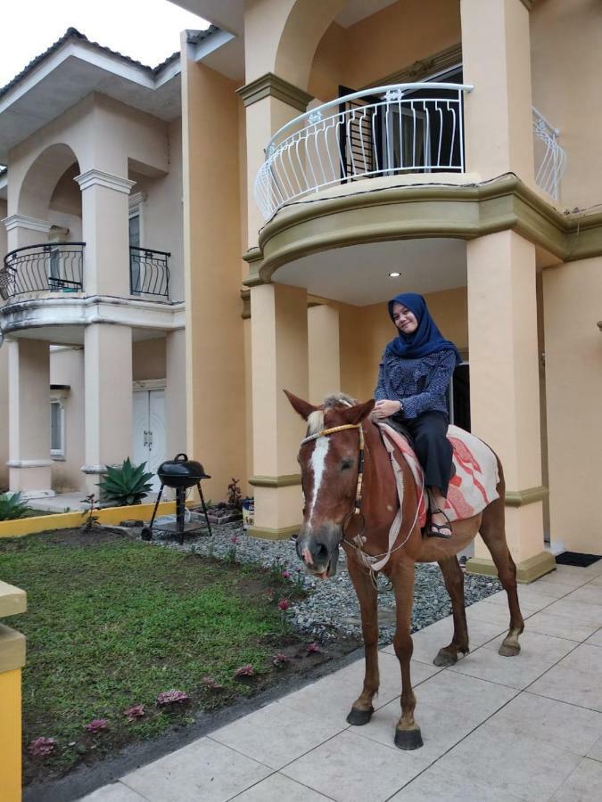 Villa Brastagi Resort Jalan Mimpin Tua Blok C No. 41 Berastagi Bagian luar foto
