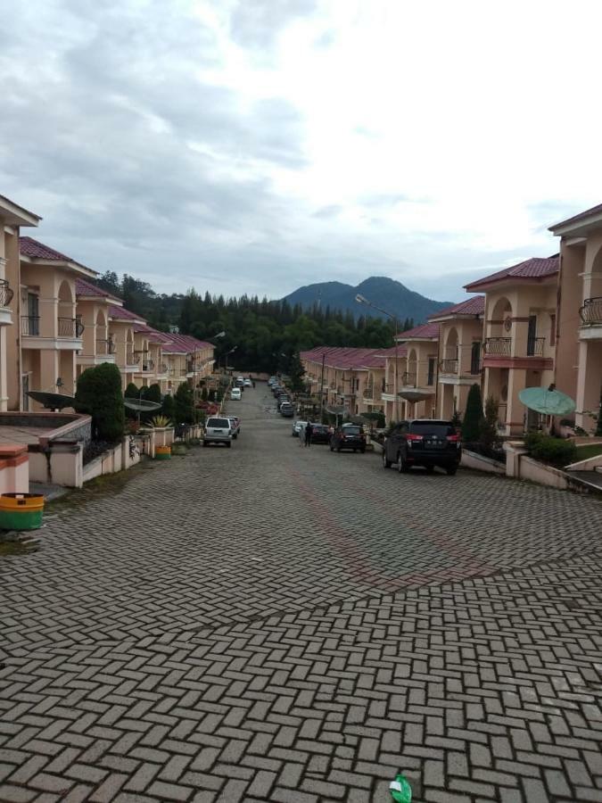 Villa Brastagi Resort Jalan Mimpin Tua Blok C No. 41 Berastagi Bagian luar foto